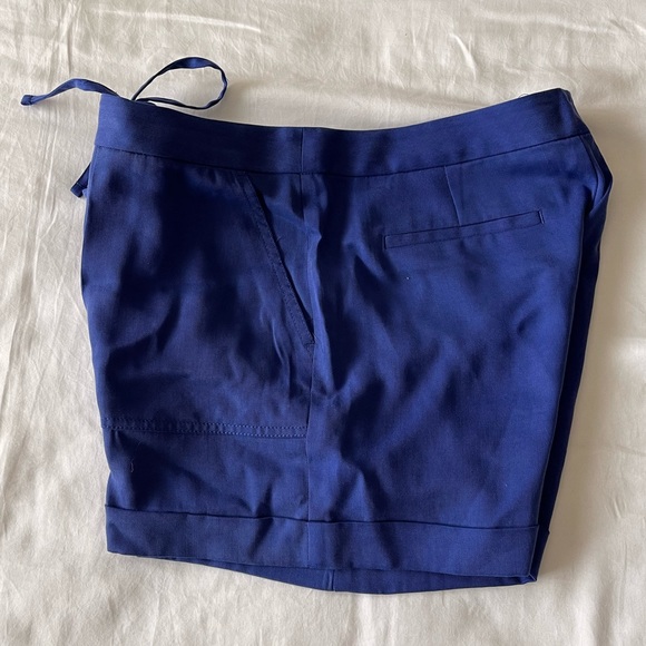 Banana Republic Women’s Shorts (size 6) - Picture 4 of 7